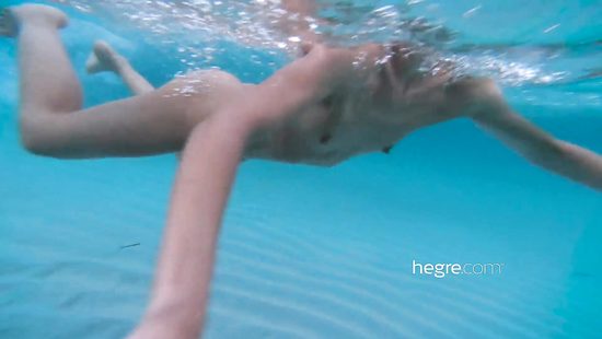 Проводим день на море с сексуальной худышкой
