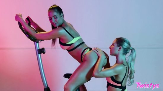 Спортивные попки используют секс как релаксант после тренировки
