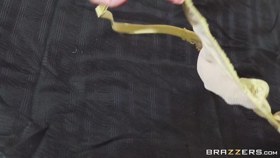 Доставщица из секс шопа вместо насоса сама отсосала твёрдый член