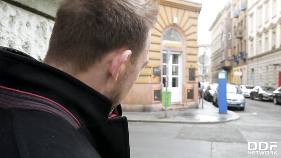 Грабитель нашёл у жертвы интимные игрушки и поимел беззащитную девушку