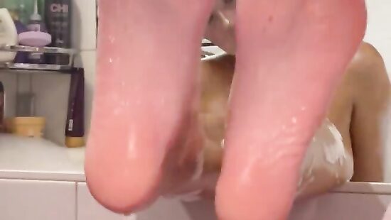 Who's ready to cum on my feet?