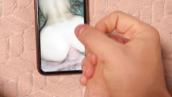 Дрочит на мои фоточки да еще и так сексуально и страстно