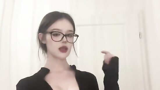 Anya 18