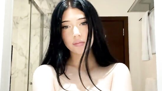 а чего такая бледная?