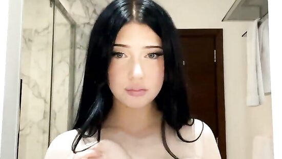а чего такая бледная?