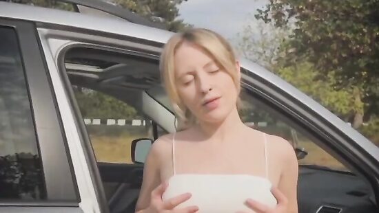 выбивает скидку на машину