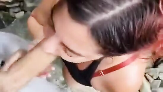 пришли посмотреть на водопады